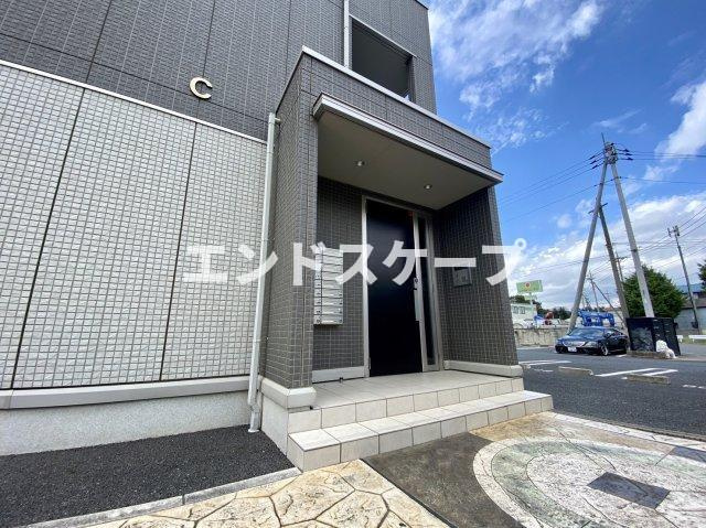 オペラハウス上大島Cのエントランス|高崎、前橋、伊勢崎エリアのお部屋探しはエンドスケープまで！お客様の理想お聞かせ下さい♪