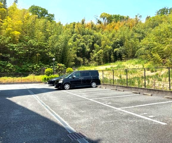 ウエストインヒルズの駐車場