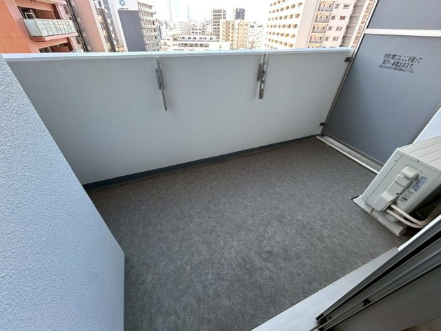 セレニテ阿波座ミラクのバルコニー