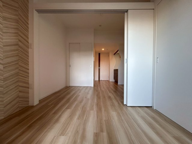 セレニテ阿波座ミラクの洋室