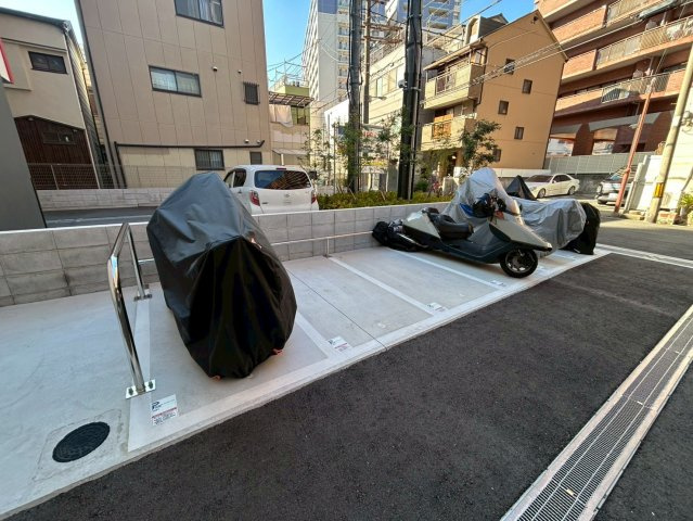 セレニテ阿波座ミラクの駐車場