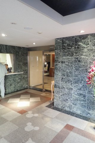 ベラカーサ池之端のロビー