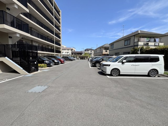 西東京市富士町６丁目の中古マンションの駐車場