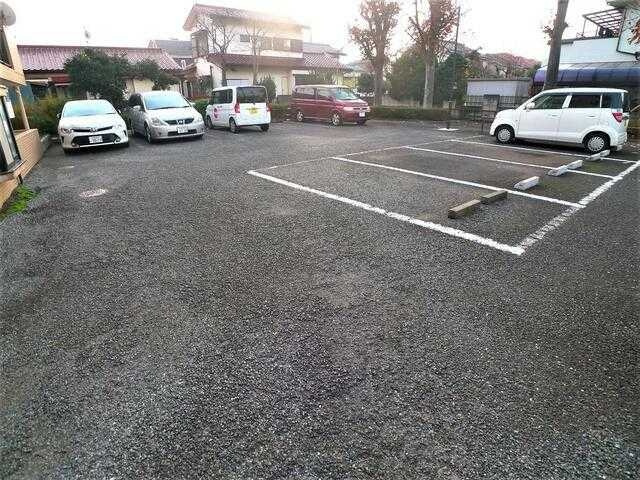 ベルハイネスの駐車場