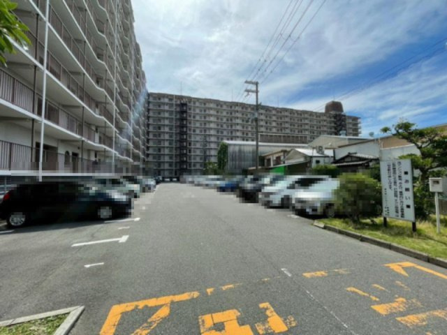 南門真ハイライフの駐車場|■物件内覧・資金計画相談・住宅ローン相談、リフォーム相談、お問合せ受付中■
※当日・翌日のご内覧、ご相談はお電話でのお問合せがスムーズです！