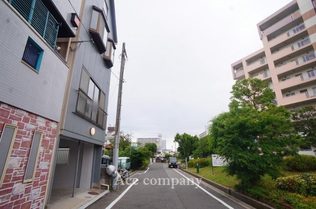 【前面道路含む現地写真】 | 東住吉区湯里3丁目 | 【前面道路：ゆったり幅員約6ｍ☆】緑豊かな立地です♪