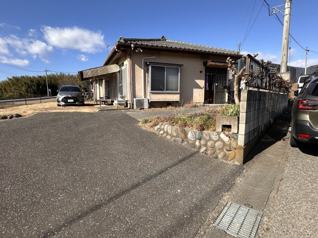 小坂子町中古住宅の駐車場