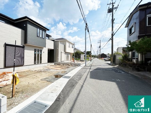 ●5(土)6(日)現地説明会！　生駒郡三郷町勢野東　全2邸の前面道路含む現地写真|周辺は閑静な住宅街です。前面道路もしっかりと有りますので車の出し入れも安心ですよ！