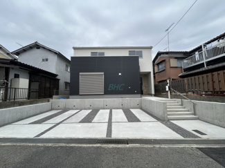 【外観】 | 国分２丁目　１期１号地 | 爽やかな青空の下に贅沢なほどに降り注ぐ陽光、豊かな居住性と、クオリティが見事に調和した住空間は、住まうことの喜びを感じさせてくれます。