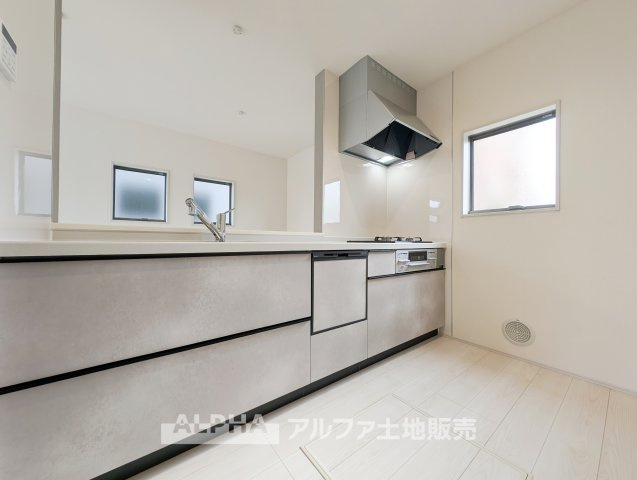 立川市西砂町　全３棟　新築戸建のキッチン|【Life without end】
◆心地よさを求めて◆終わりのない暮らしづくりはキッチンから始まる。食事は暮らしの中でとても重要。お洒落なキッチンを使用すれば空間の居心地良さが変わる。