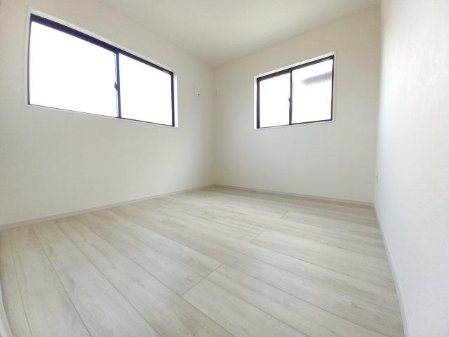 ひたちなか市足崎3期の前面道路含む現地写真|フローリングの部屋は家具やインテリアともマッチしてお洒落感が出やすく身の周りの整理がしやすく魅力的です～♪