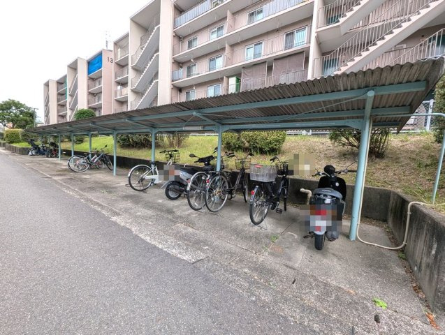 桃山住宅12号棟の駐輪場|駐輪場
