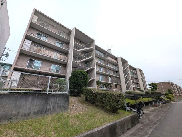 桃山住宅12号棟の外観|外観写真①
