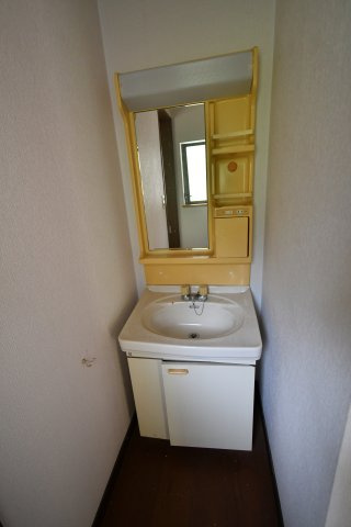 南巨摩郡南部町内船の中古一戸建の独立洗面台|2F独立洗面台