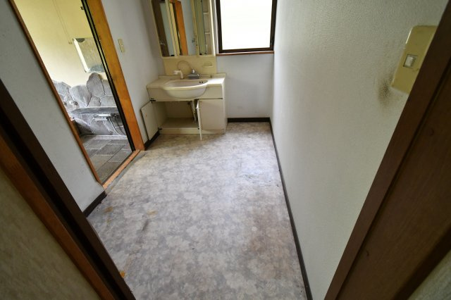南巨摩郡南部町内船の中古一戸建の脱衣所|1F脱衣場