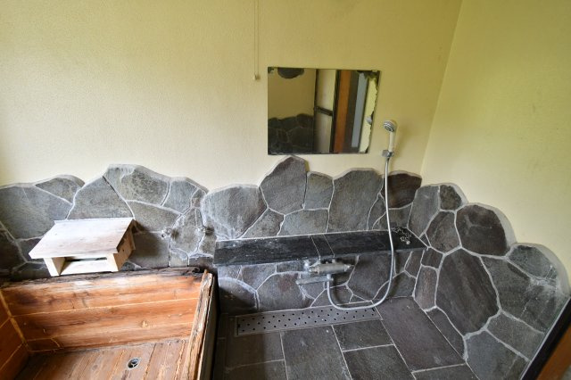 南巨摩郡南部町内船の中古一戸建の浴室
