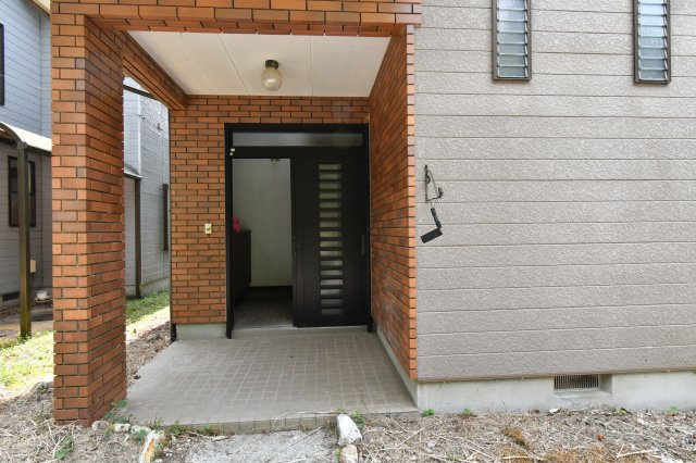 南巨摩郡南部町内船の中古一戸建の玄関