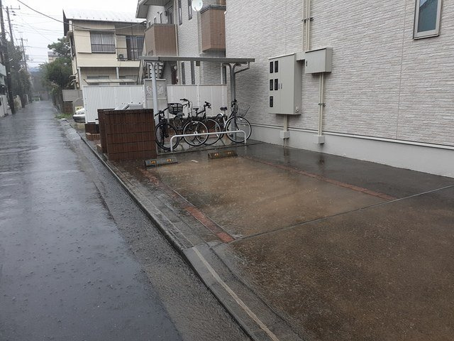 エン　ノットの駐車場