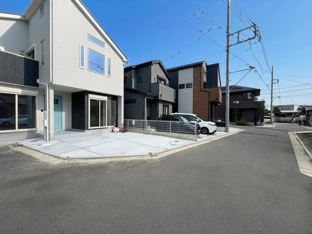 新築戸建　茅ヶ崎市西久保の前面道路含む現地写真