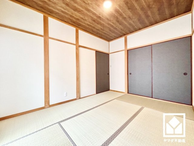 尼崎市東難波町４丁目の和室|約6帖の1階和室です。畳の香りに包まれる、心落ち着く和の空間。忙しい日常の中で、ほっと一息つける癒しの住まい。