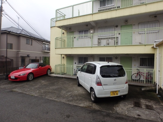 ベイヒルズ日吉の駐車場