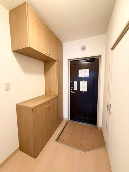 【その他共用部分】 | サン・ヒル3 | 共用エントランスには宅配BOXがあるので荷物の受け取りもスムーズに♪再配達を依頼する手間が省けます☆