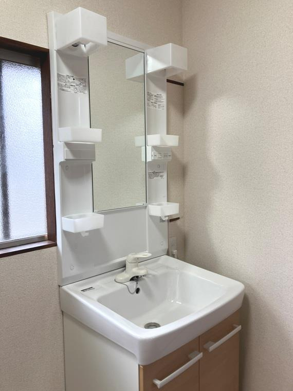 四つ木戸建の洗面所