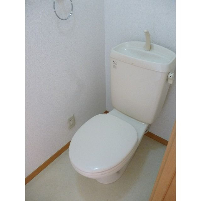日野市大坂上２丁目のアパートのトイレ