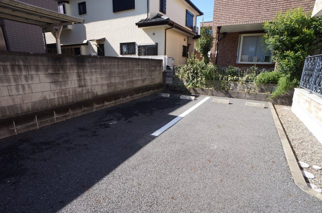 セリシールの駐車場|車をお持ちの方に嬉しい駐車場付きの物件です