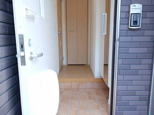 グロワールパレスＡの玄関