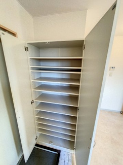 【玄関】 | テルミーハイツ | ※同建物ほかのお部屋の写真です。