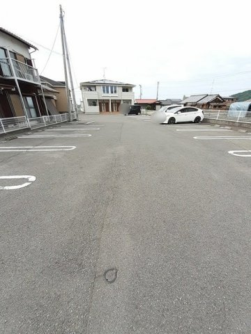 サンリットヴィラⅤ　Ａの駐車場
