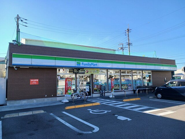 ヴィラ・クレールの周辺|ファミリーマート川之江上分町店まで591m