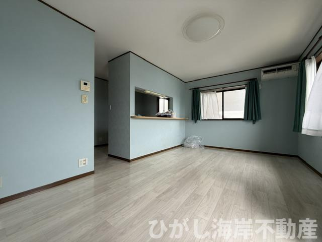 平塚市西真土１丁目　　中古戸建の居間・リビング|15帖　LDK