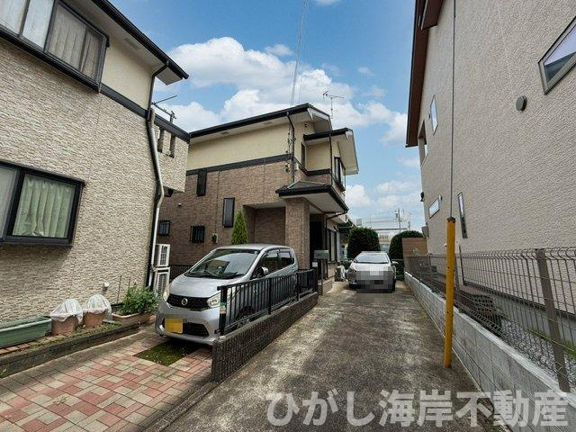 平塚市西真土１丁目　　中古戸建の前面道路含む現地写真|現地外観