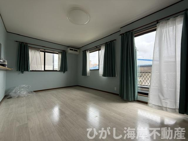 平塚市西真土１丁目　　中古戸建の居間・リビング|15帖　LDK