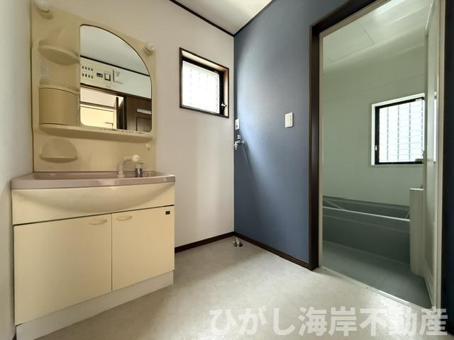 平塚市西真土１丁目　　中古戸建の脱衣所|脱衣スペース