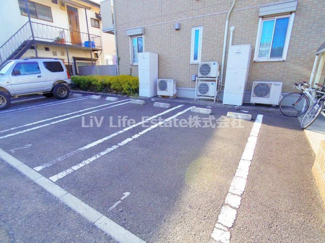 モダンコートＦの駐車場