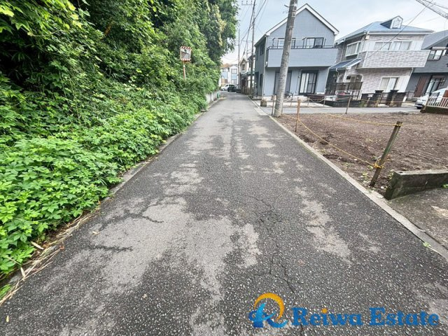 売地　高座郡寒川町岡田8丁目の前面道路含む現地写真