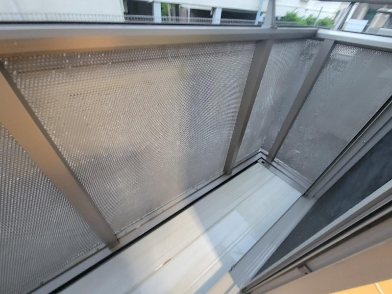 横浜市港北区篠原東３丁目のアパートのバルコニー