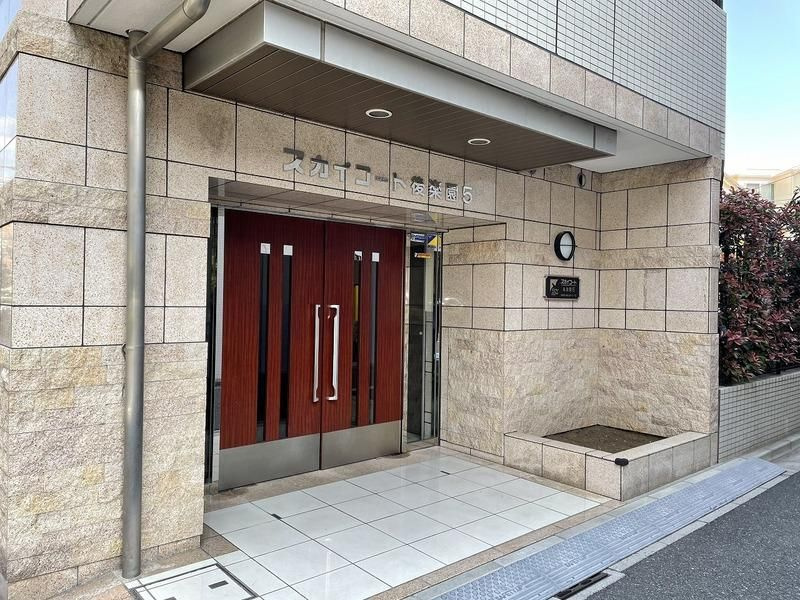 スカイコート後楽園第５のエントランス