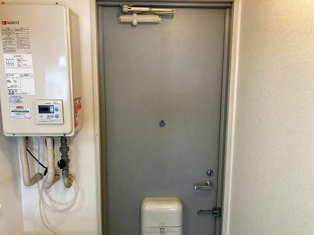 メゾンジュネスの玄関