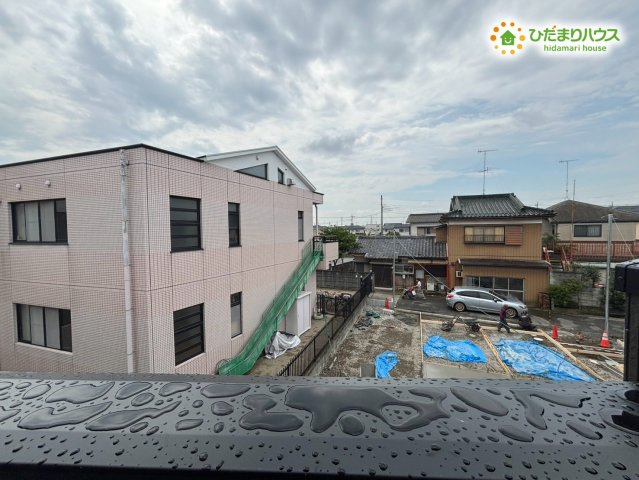 熊谷市上之　第7　新築一戸建て　リーブルガーデン　01の展望|周囲の建物と程よい距離が保たれた良好な眺望です！空が広く感じられ、爽やかな風が通り抜けます。毎日の暮らしの中で季節の移り変わりを感じながら、開放的な気分でリフレッシュできる眺めとなっています♪