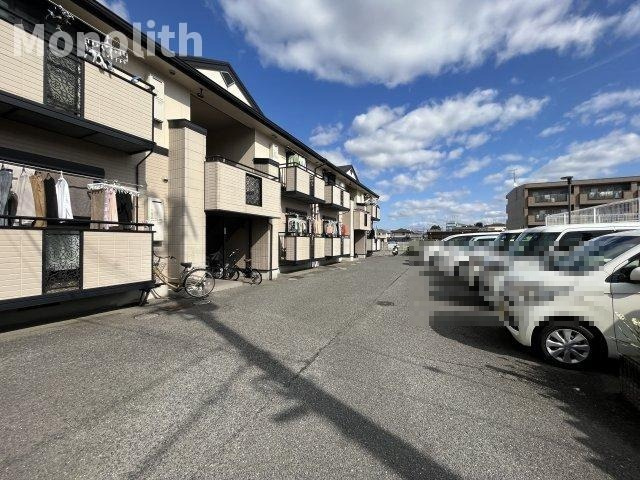 ハイツ尾井の駐車場