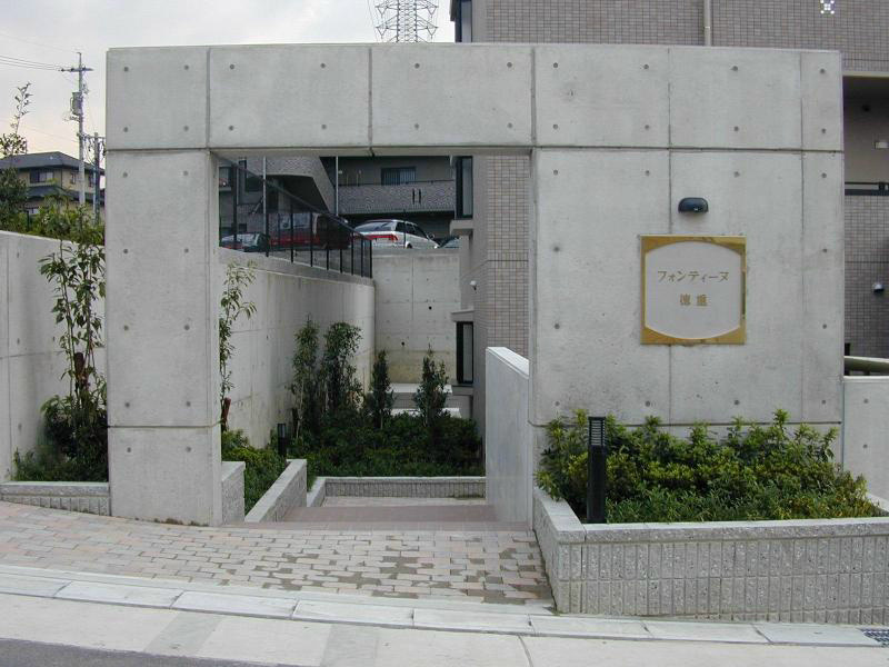 フォンティーヌ徳重のエントランス