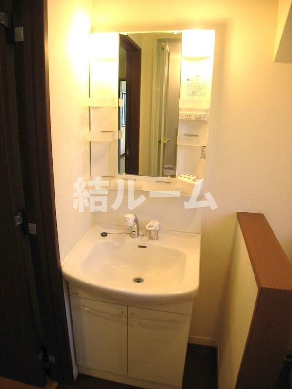 板橋区前野町３丁目のアパートの洗面所