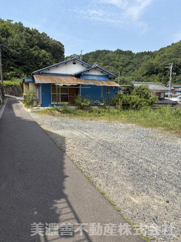６７０８３　山県市佐賀土地の外観