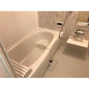 春日井市気噴町４丁目のアパートの浴室
