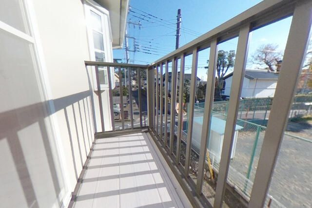 羽村市羽東３丁目のアパートのバルコニー