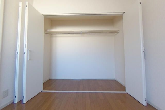 羽村市羽東３丁目のアパートの収納